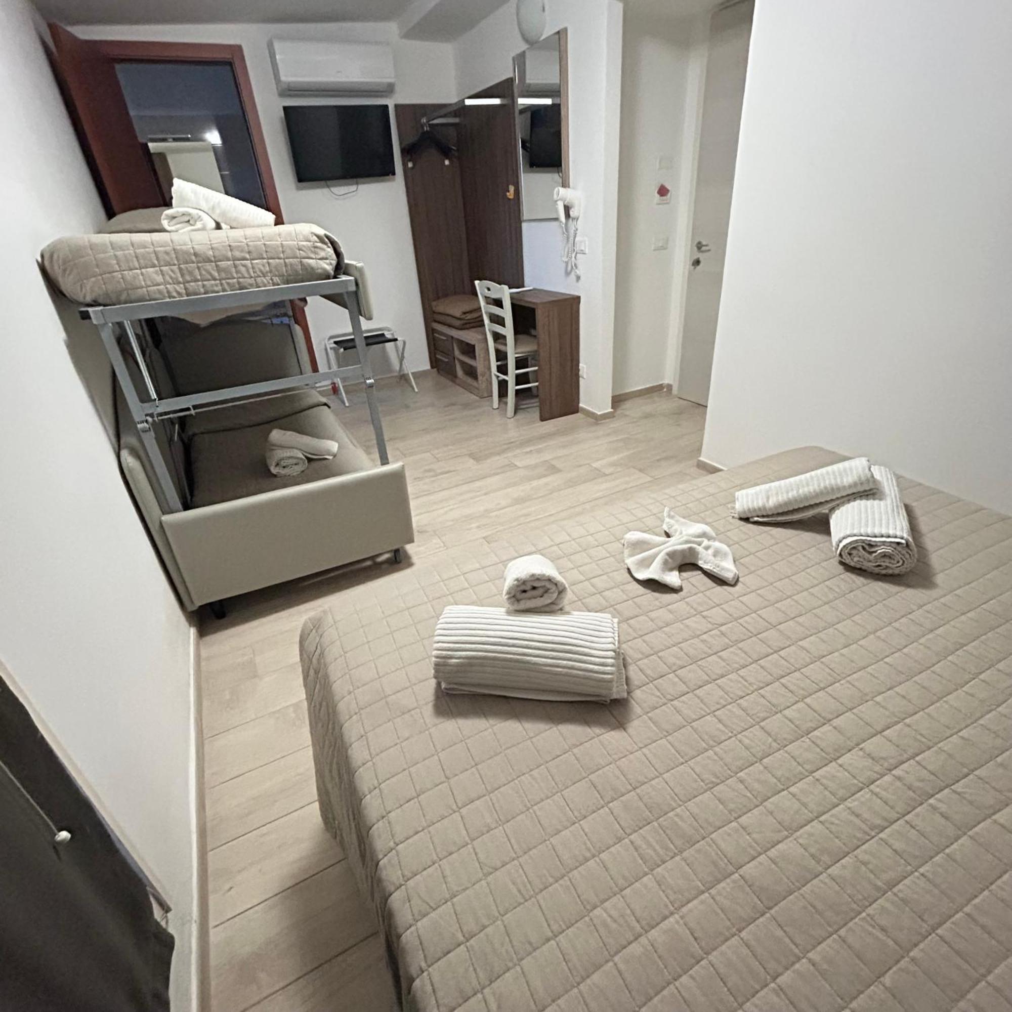 Hotel Bed And Book Ріміні Екстер'єр фото