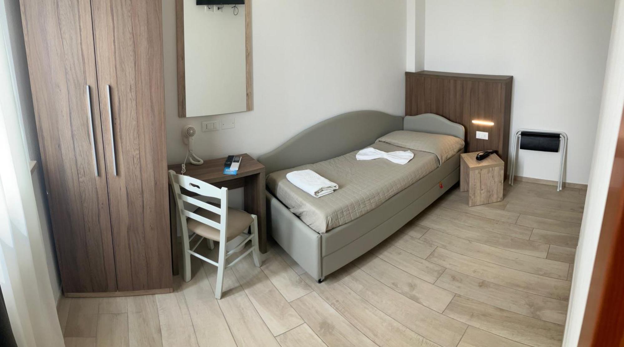 Hotel Bed And Book Ріміні Екстер'єр фото