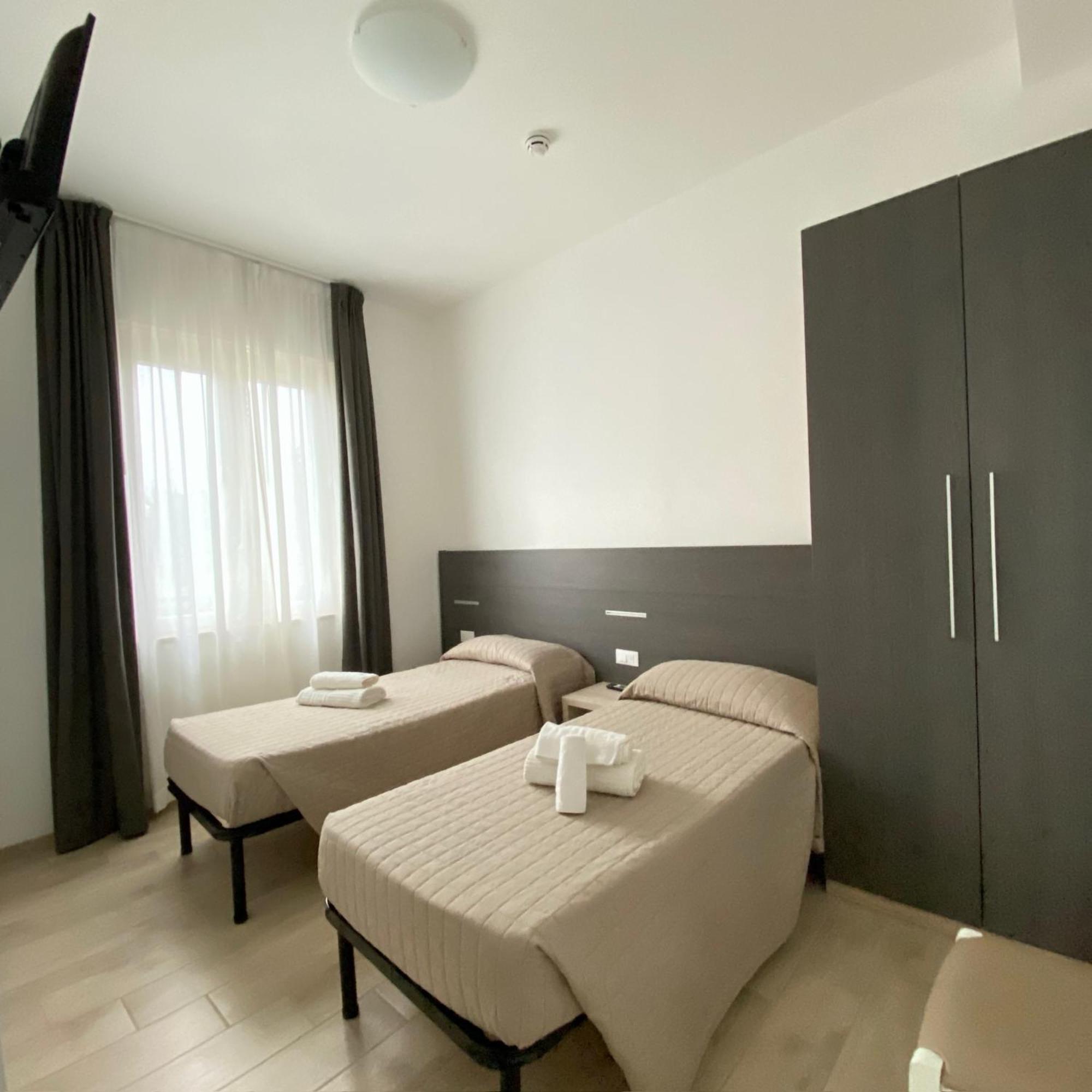 Hotel Bed And Book Ріміні Екстер'єр фото