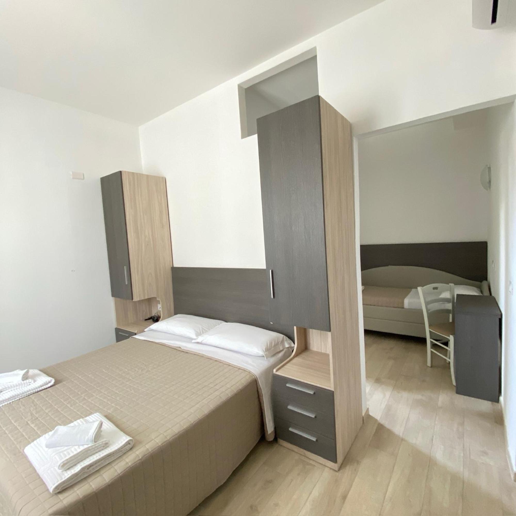 Hotel Bed And Book Ріміні Екстер'єр фото