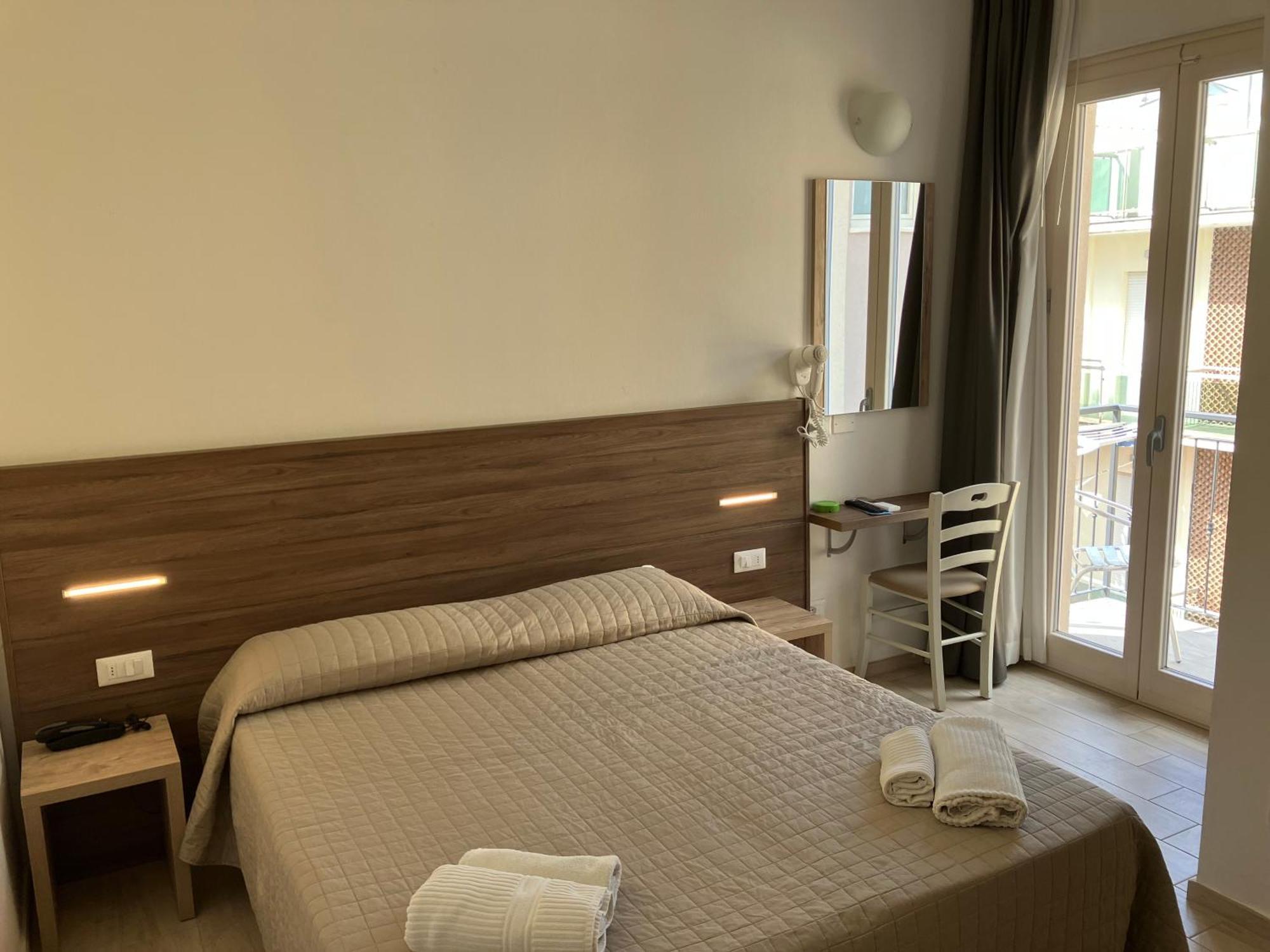 Hotel Bed And Book Ріміні Екстер'єр фото